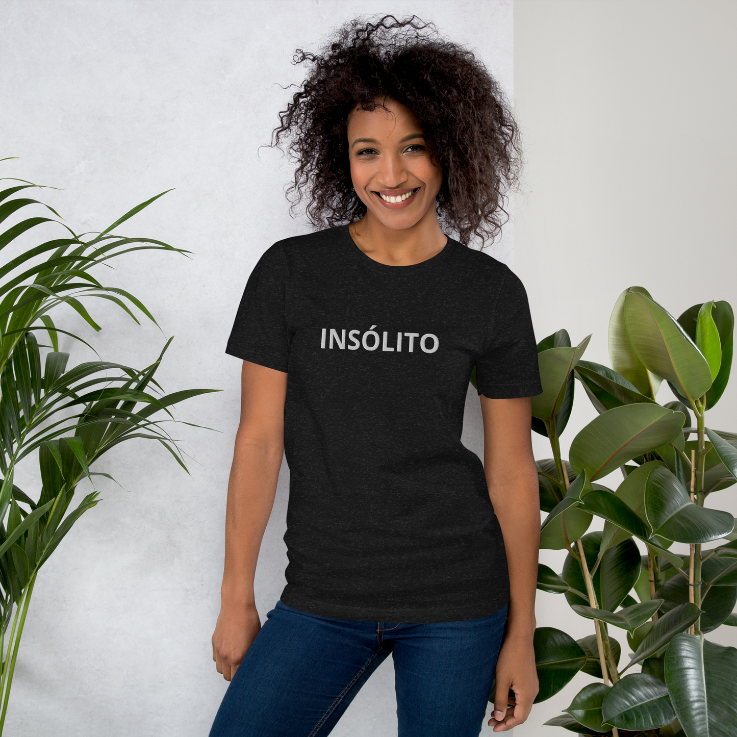 INSÓLITO Black t-shirt